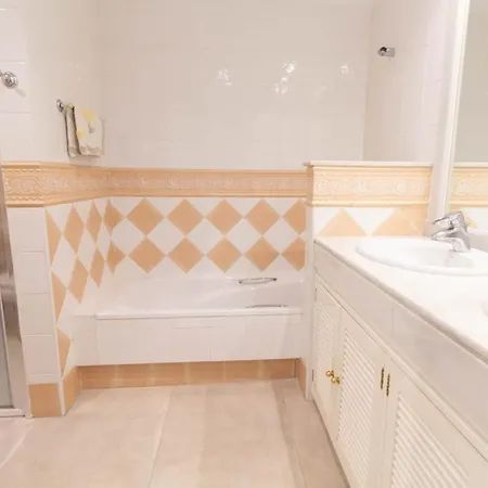 Hp122 - 2 Bed Ground Floor *