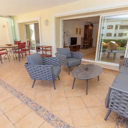 Hp122 - 2 Bed Ground Floor Apartment Marbella